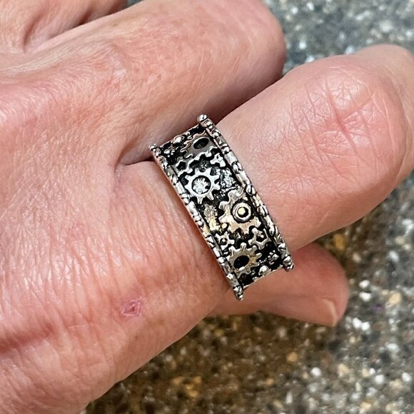 925 Silver Mechanical Gear and Rivet Detail Ring #805 (Men's or Women's) - Picture 9 of 12